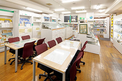 東京・日本橋にある日本一の地図専門店です。